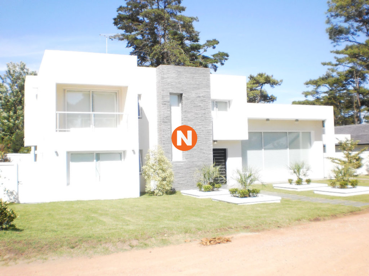 Casa Ref.207825 - Casa en Venta y Alquiler, Mansa, Punta del Este, 4 Dormitorios.