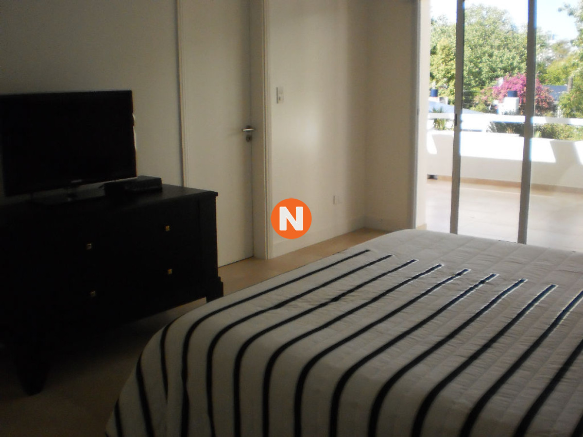 Casa Ref.207825 - Casa en Venta y Alquiler, Mansa, Punta del Este, 4 Dormitorios.