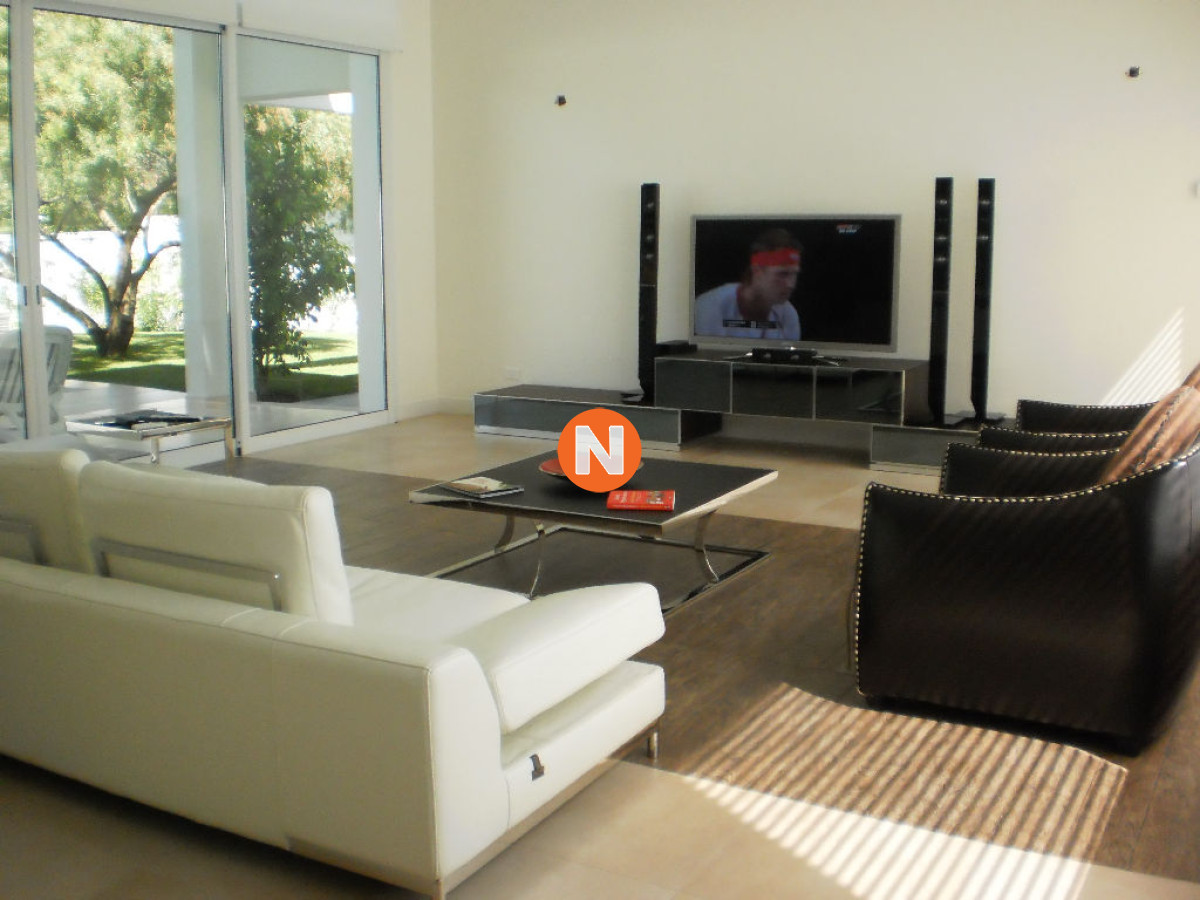 Casa Ref.207825 - Casa en Venta y Alquiler, Mansa, Punta del Este, 4 Dormitorios.