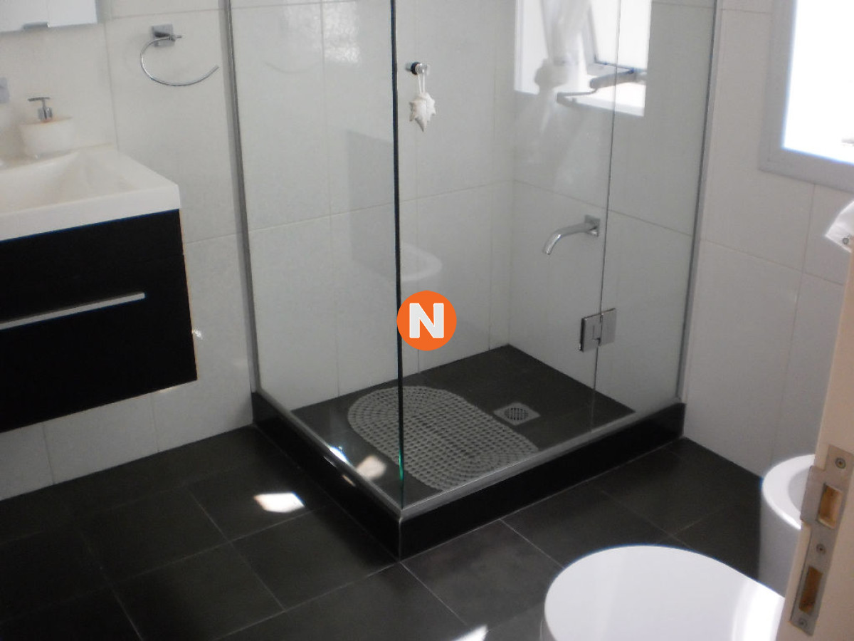 Casa Ref.207825 - Casa en Venta y Alquiler, Mansa, Punta del Este, 4 Dormitorios.