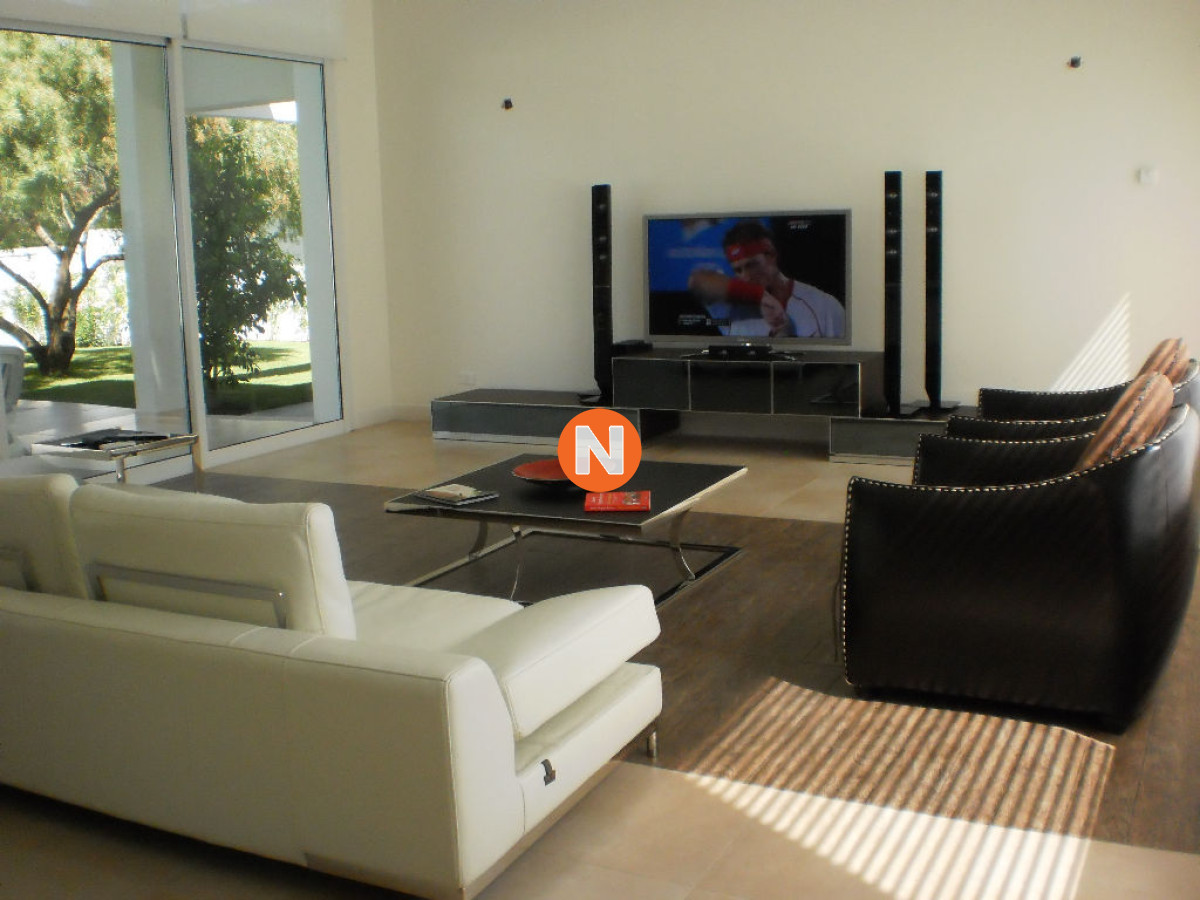 Casa Ref.207825 - Casa en Venta y Alquiler, Mansa, Punta del Este, 4 Dormitorios.