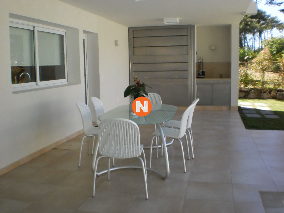 Casa Ref.207825 - Casa en Venta y Alquiler, Mansa, Punta del Este, 4 Dormitorios.