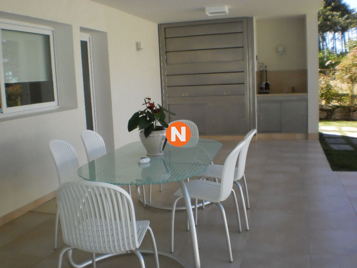 Casa Ref.207825 - Casa en Venta y Alquiler, Mansa, Punta del Este, 4 Dormitorios.