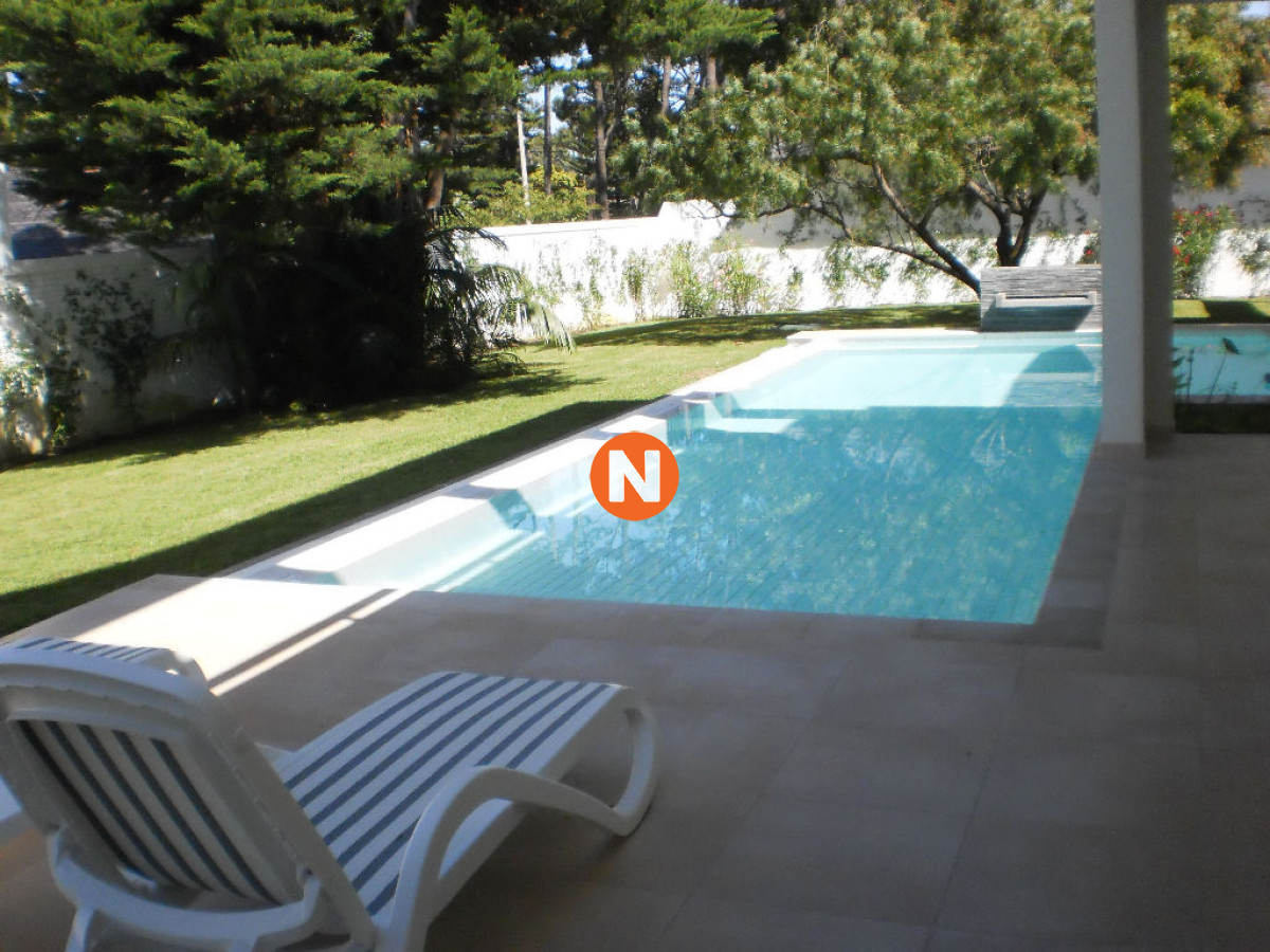 Casa Ref.207825 - Casa en Venta y Alquiler, Mansa, Punta del Este, 4 Dormitorios.