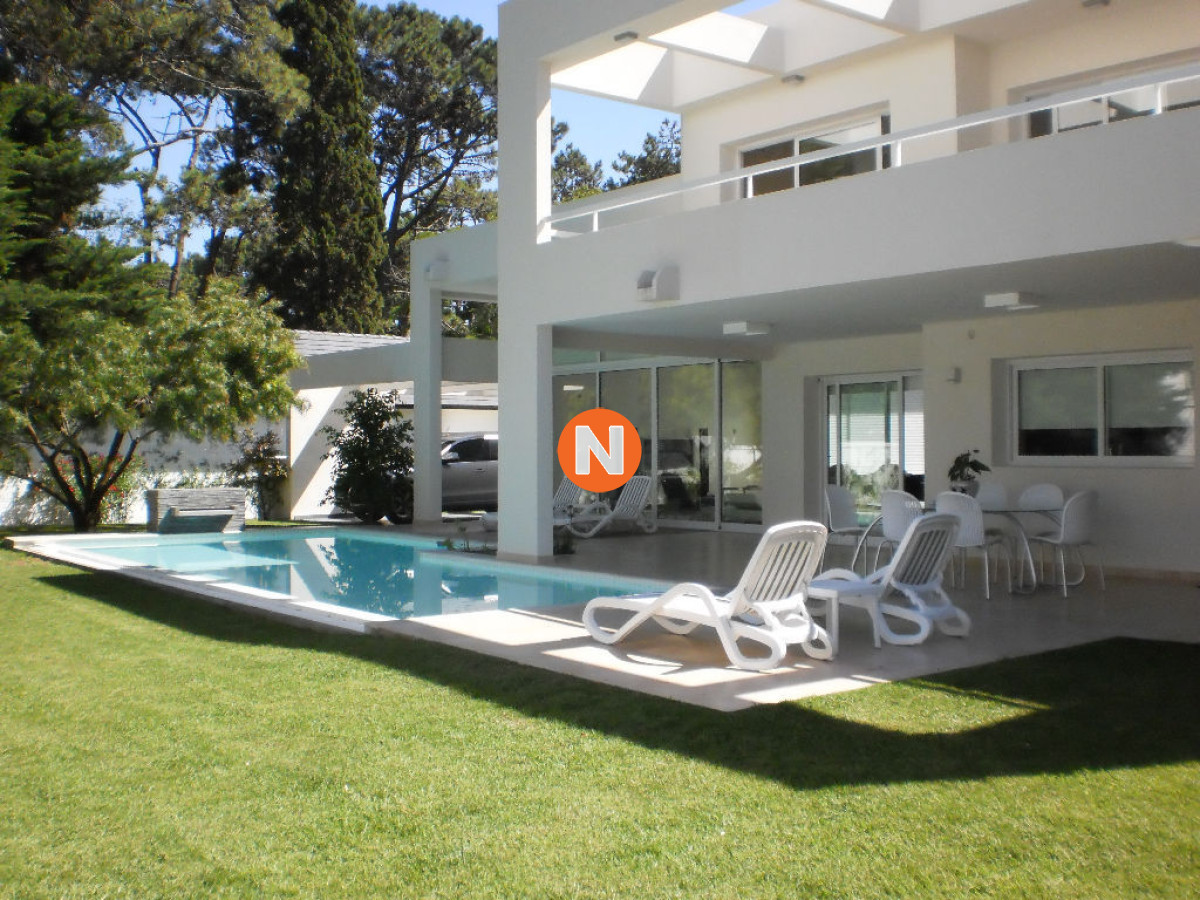 Casa Ref.207825 - Casa en Venta y Alquiler, Mansa, Punta del Este, 4 Dormitorios.