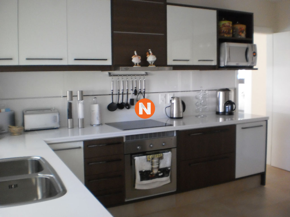 Casa Ref.207825 - Casa en Venta y Alquiler, Mansa, Punta del Este, 4 Dormitorios.