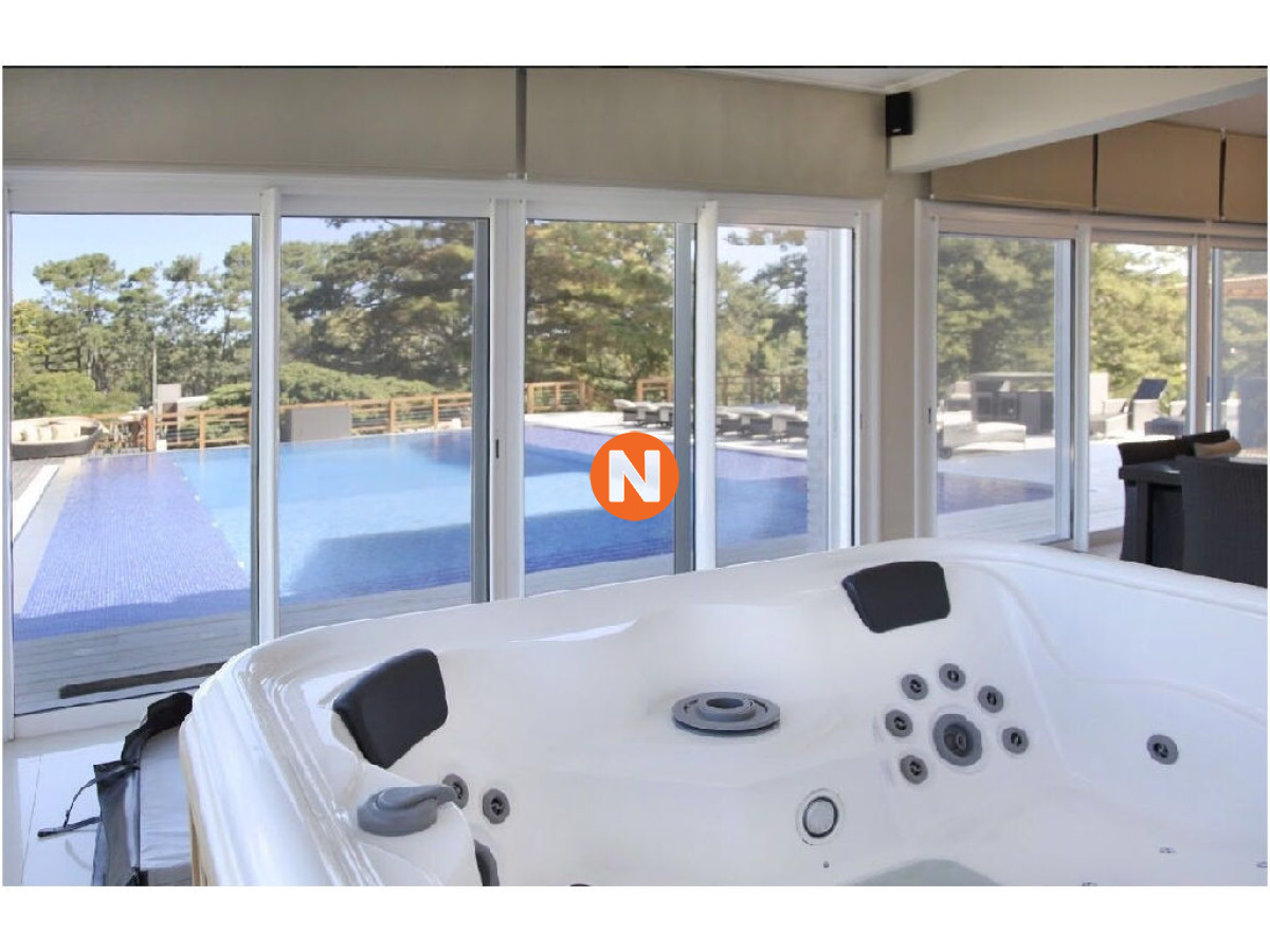 Casa Ref.207848 - Casa mansion  de lujo en venta  Punta del Este, 8 Dormitorios.