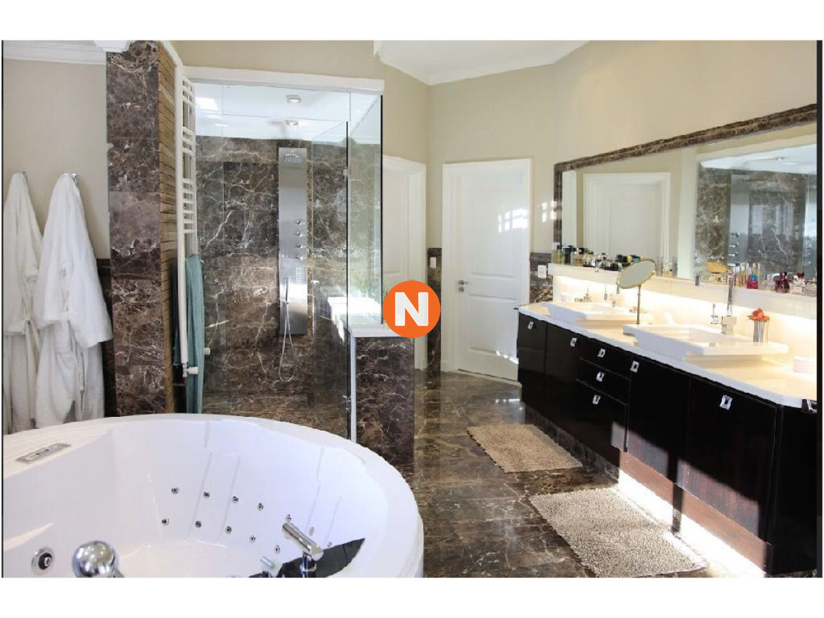 Casa Ref.207848 - Casa mansion  de lujo en venta  Punta del Este, 8 Dormitorios.