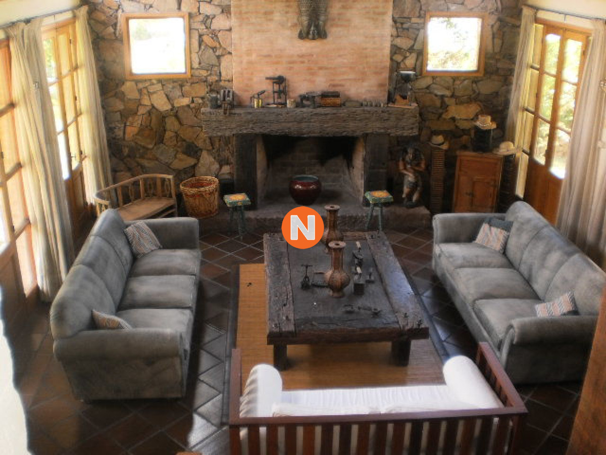 Casa Ref.208407 - Oportunidad Solida Casa en Pinares, 3 dormitorios, Punta del este