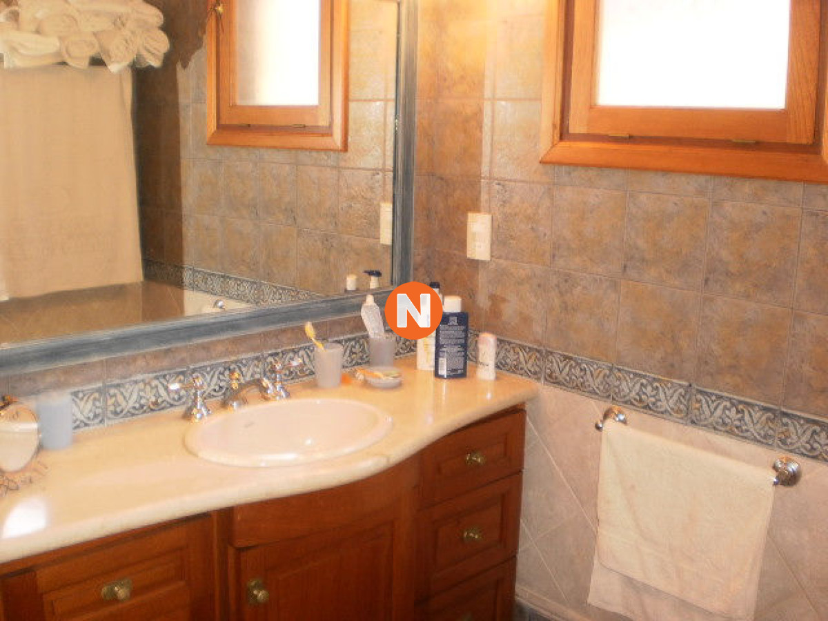 Casa Ref.208407 - Oportunidad Solida Casa en Pinares, 3 dormitorios, Punta del este