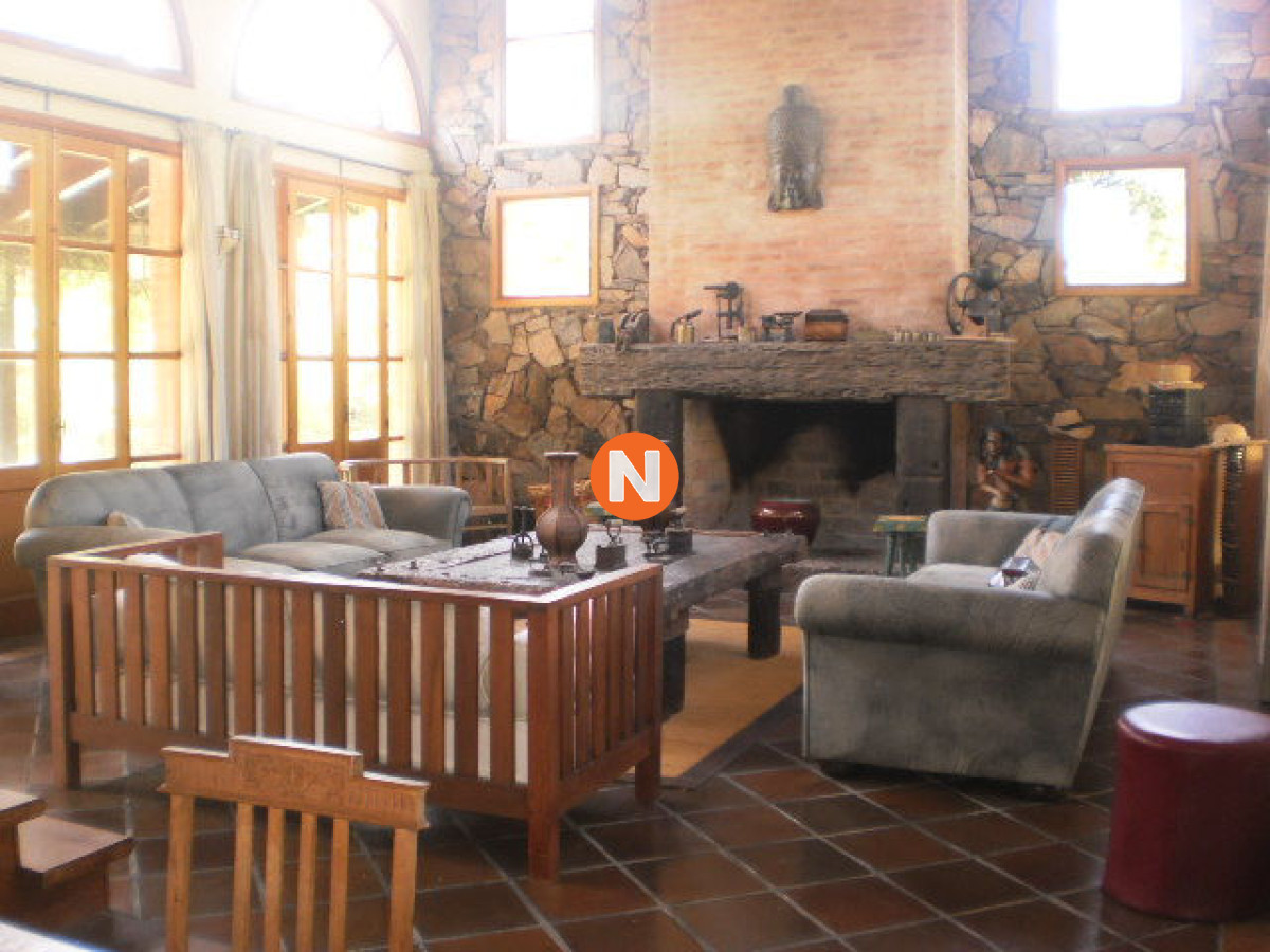 Casa Ref.208407 - Oportunidad Solida Casa en Pinares, 3 dormitorios, Punta del este