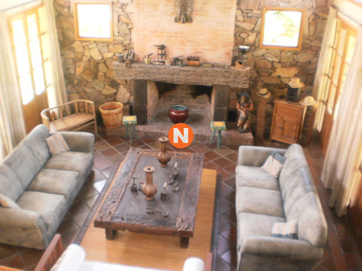 Casa Ref.208407 - Oportunidad Solida Casa en Pinares, 3 dormitorios, Punta del este