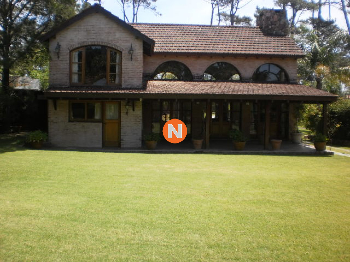 Casa Ref.208407 - Oportunidad Solida Casa en Pinares, 3 dormitorios, Punta del este