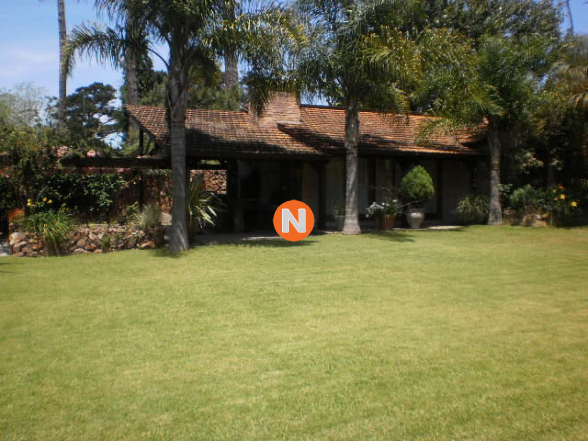 Casa Ref.208407 - Oportunidad Solida Casa en Pinares, 3 dormitorios, Punta del este