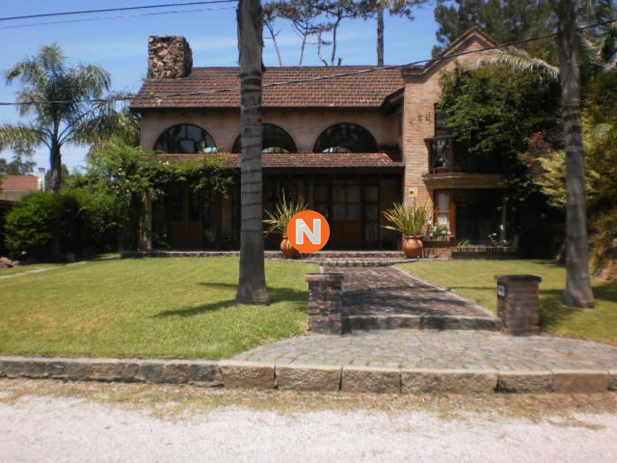 Casa Ref.208407 - Oportunidad Solida Casa en Pinares, 3 dormitorios, Punta del este
