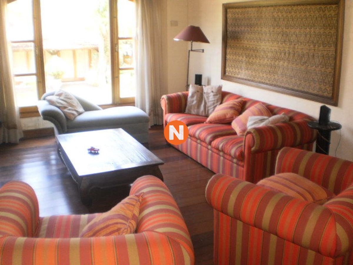 Casa Ref.208407 - Oportunidad Solida Casa en Pinares, 3 dormitorios, Punta del este