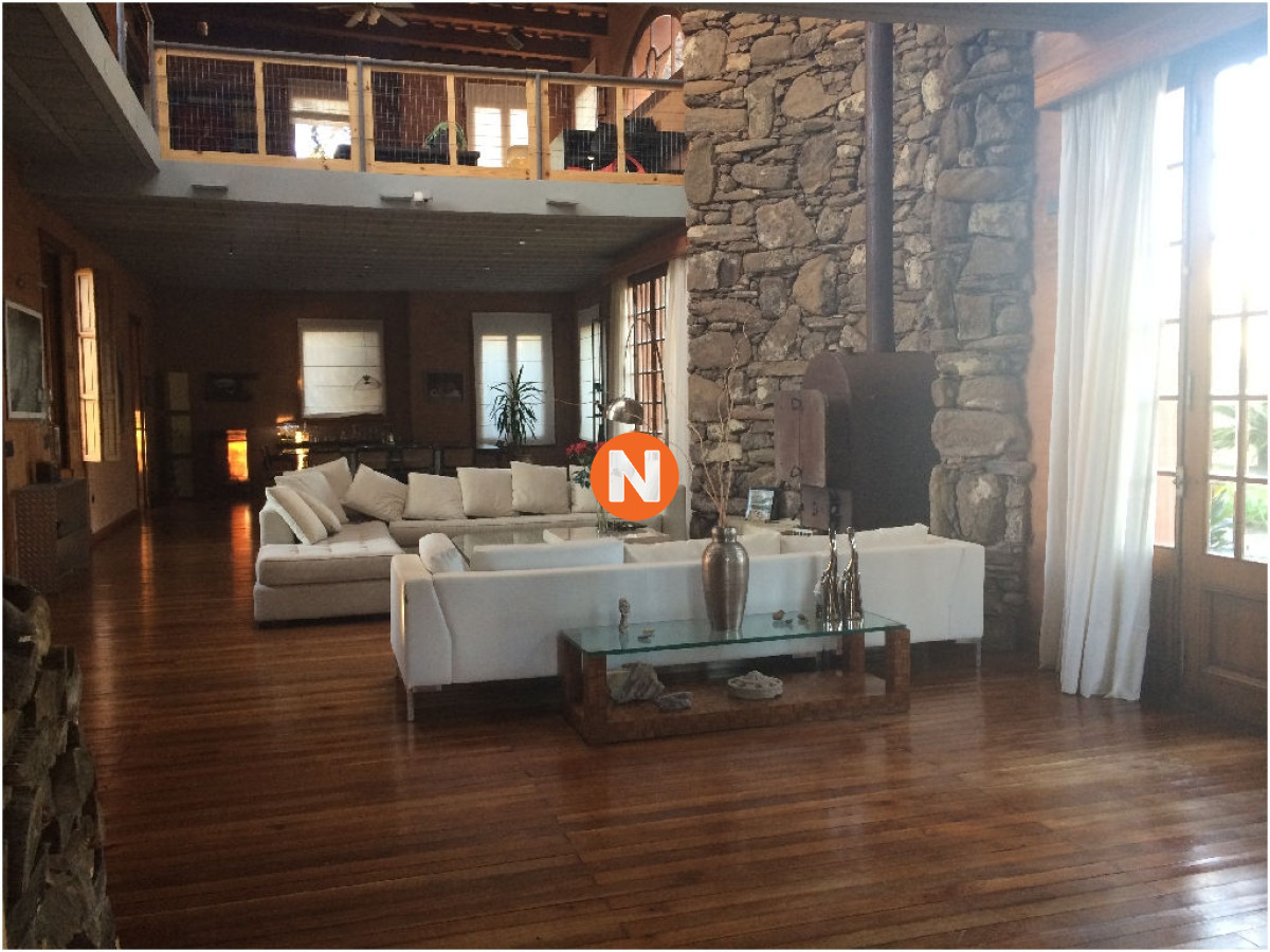 Casa en Venta y Alquiler, Alborada, Punta del Este, 5 Dormitorios. - NLV209139C