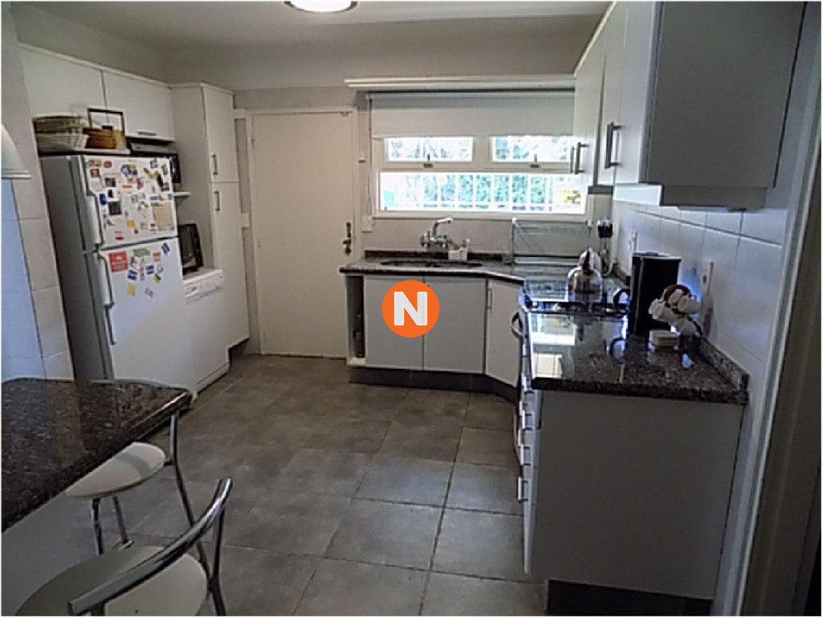 Casa Ref.209748 - Casa en Venta y Alquiler, Mansa, Punta del Este, 6 Dormitorios.