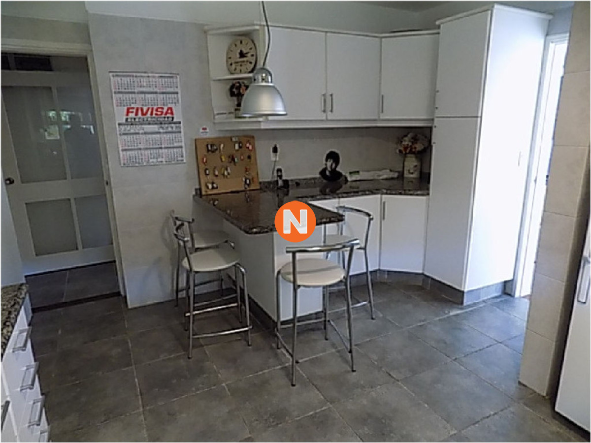 Casa Ref.209748 - Casa en Venta y Alquiler, Mansa, Punta del Este, 6 Dormitorios.