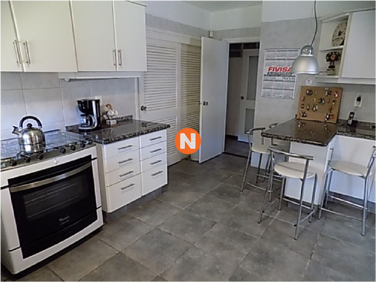 Casa Ref.209748 - Casa en Venta y Alquiler, Mansa, Punta del Este, 6 Dormitorios.