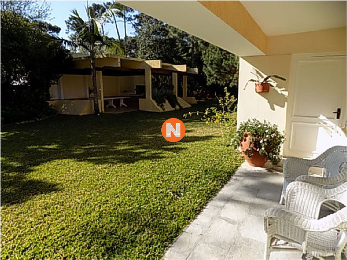 Casa Ref.209748 - Casa en Venta y Alquiler, Mansa, Punta del Este, 6 Dormitorios.