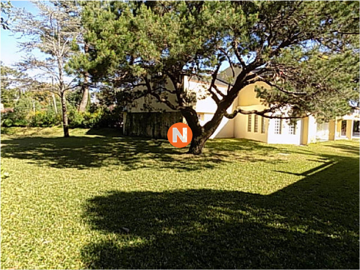 Casa Ref.209748 - Casa en Venta y Alquiler, Mansa, Punta del Este, 6 Dormitorios.