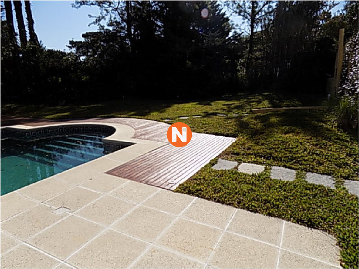 Casa Ref.209748 - Casa en Venta y Alquiler, Mansa, Punta del Este, 6 Dormitorios.