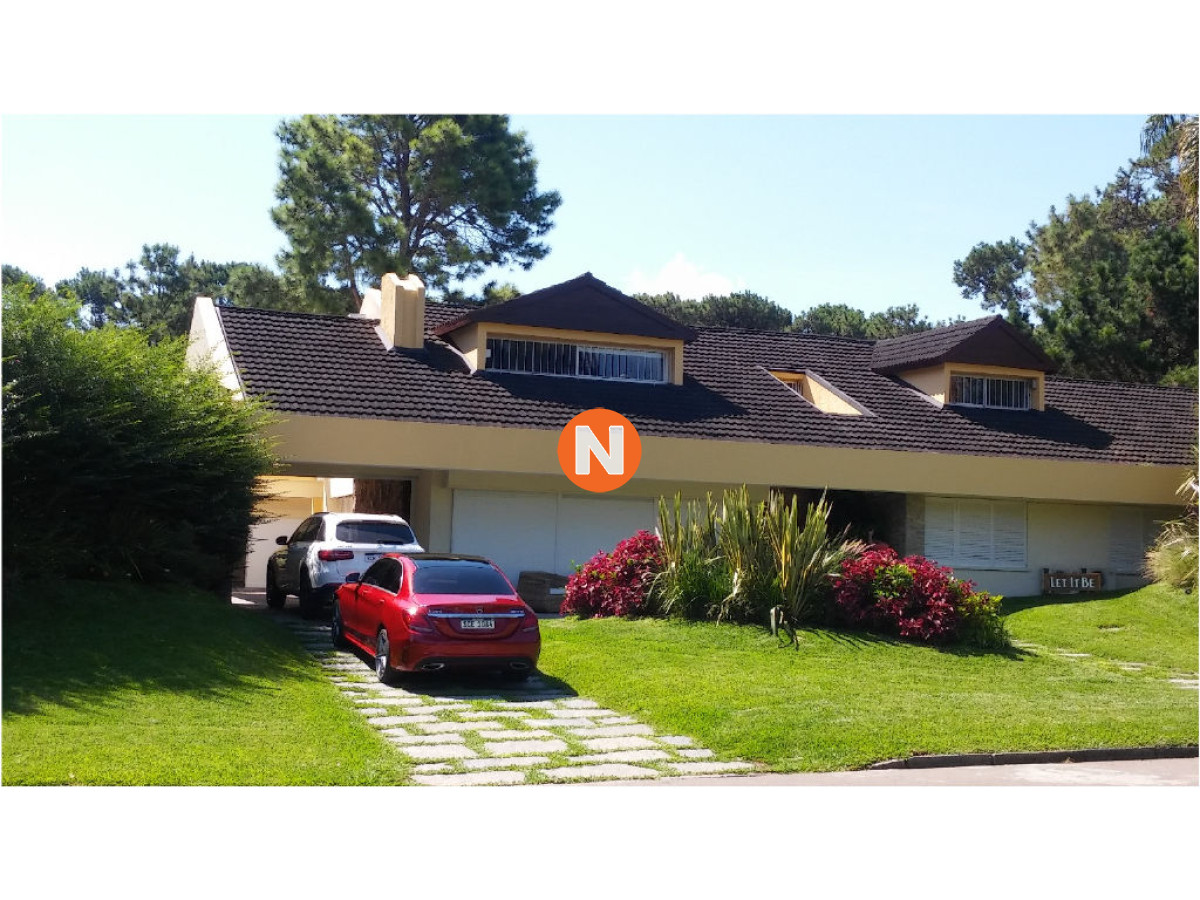Casa Ref.209748 - Casa en Venta y Alquiler, Mansa, Punta del Este, 6 Dormitorios.