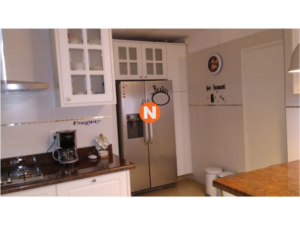 Casa Ref.209748 - Casa en Venta y Alquiler, Mansa, Punta del Este, 6 Dormitorios.