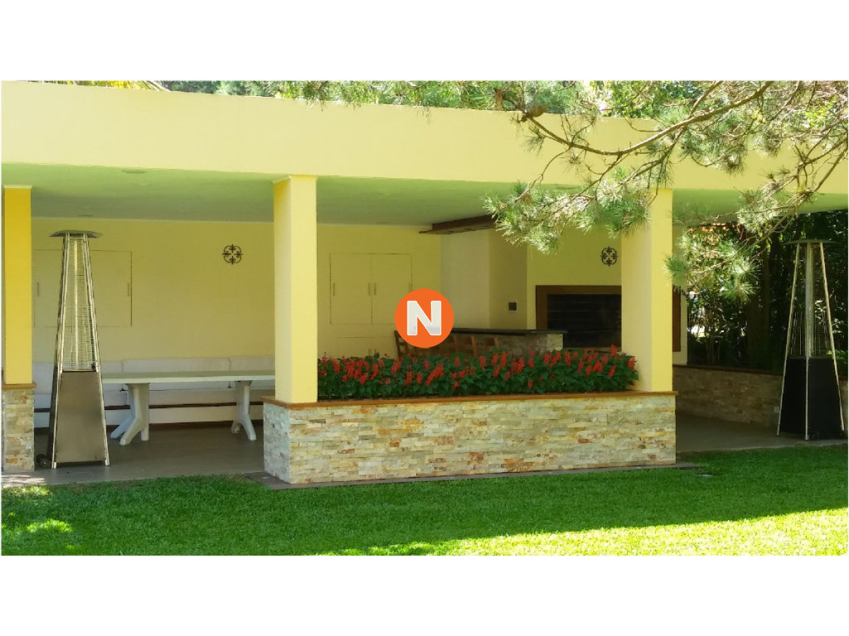 Casa Ref.209748 - Casa en Venta y Alquiler, Mansa, Punta del Este, 6 Dormitorios.