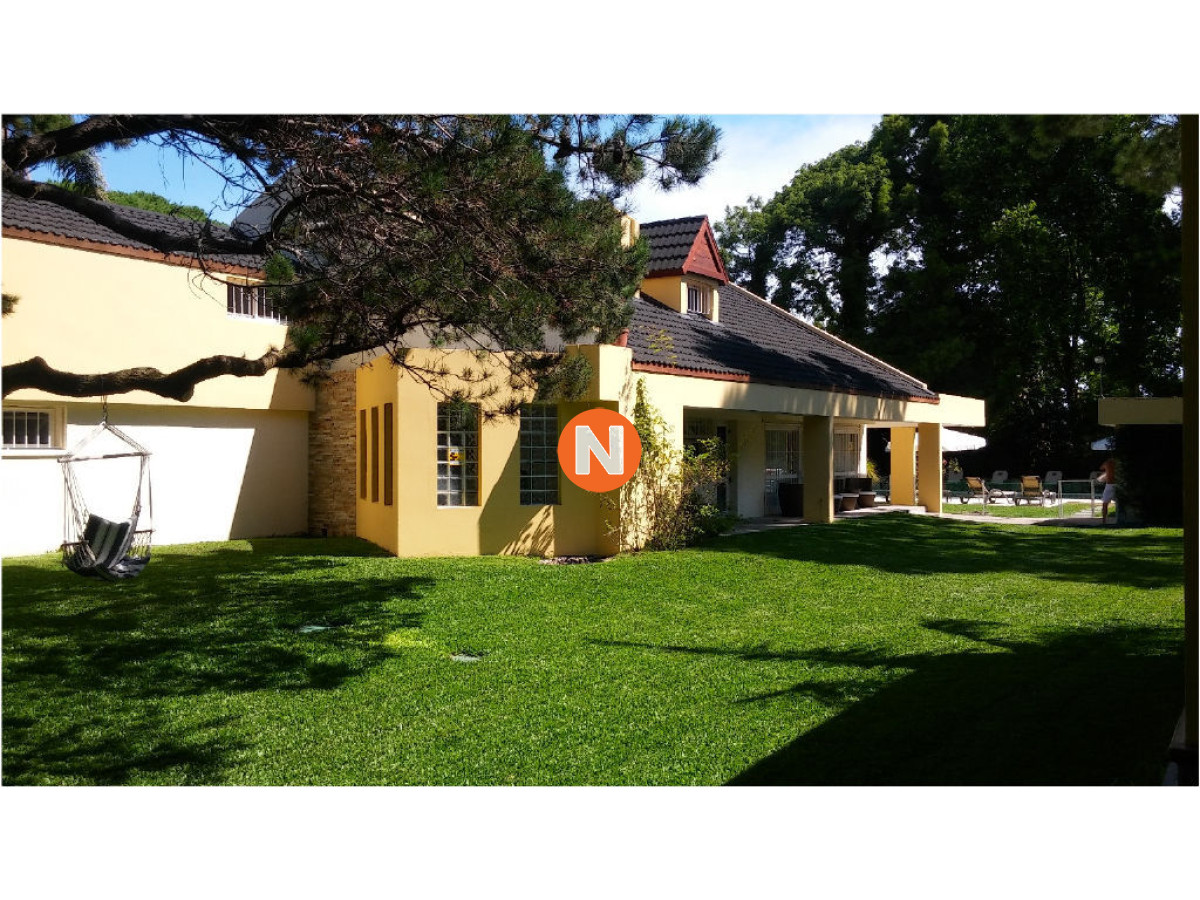 Casa Ref.209748 - Casa en Venta y Alquiler, Mansa, Punta del Este, 6 Dormitorios.