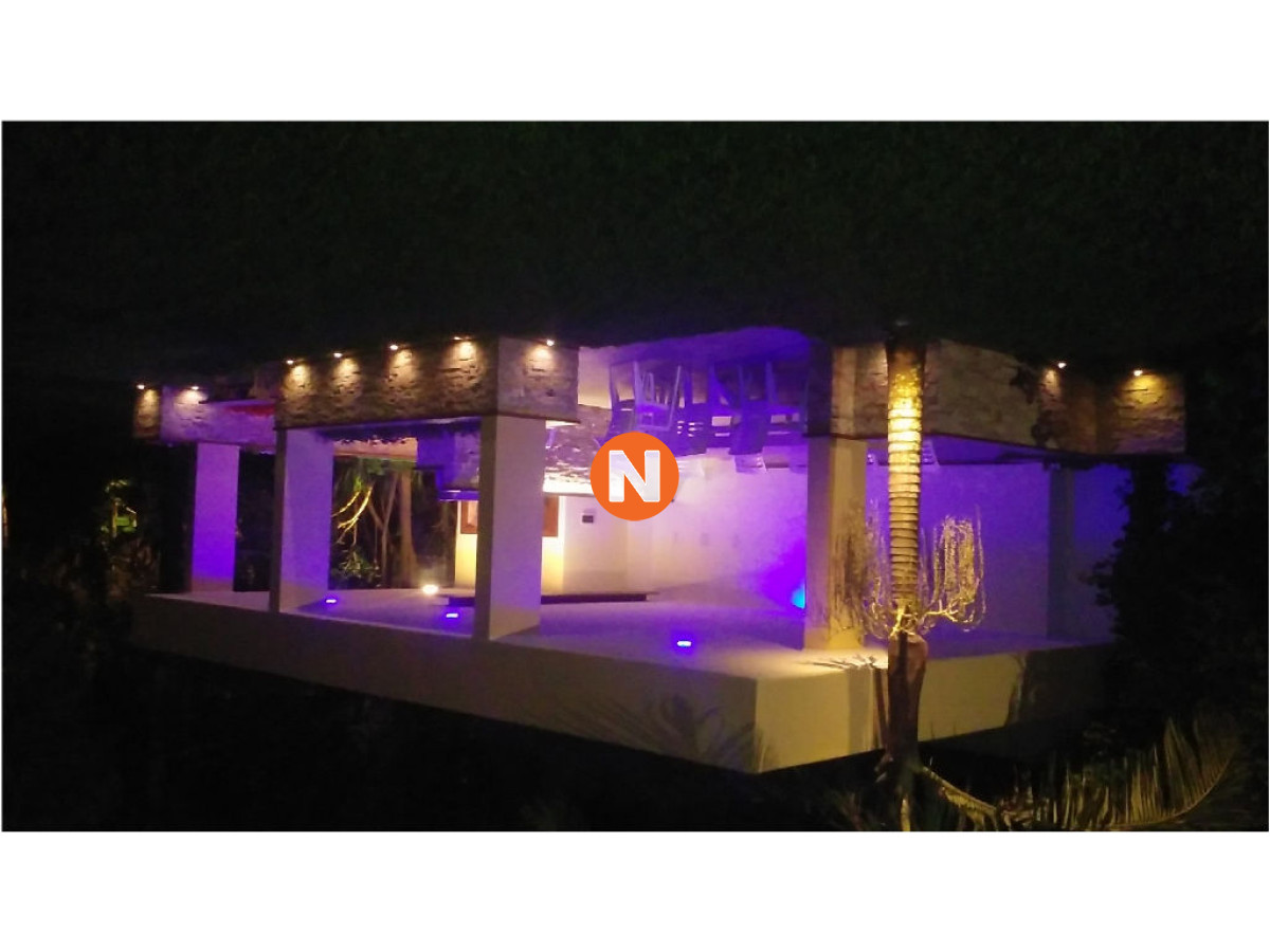 Casa Ref.209748 - Casa en Venta y Alquiler, Mansa, Punta del Este, 6 Dormitorios.