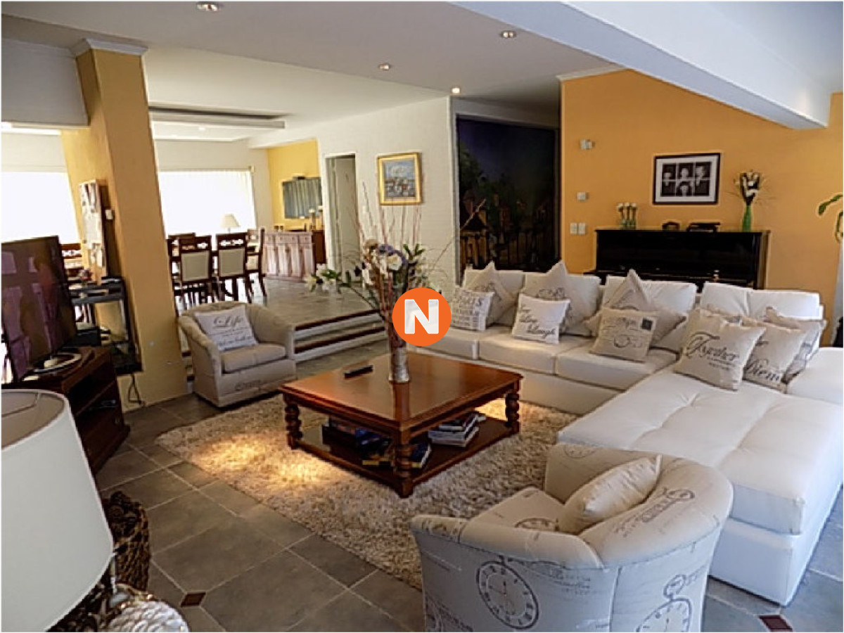 Casa Ref.209748 - Casa en Venta y Alquiler, Mansa, Punta del Este, 6 Dormitorios.