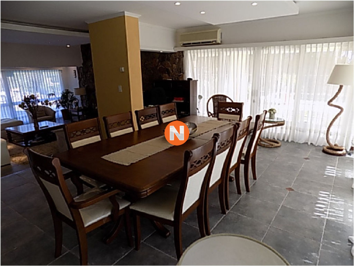Casa Ref.209748 - Casa en Venta y Alquiler, Mansa, Punta del Este, 6 Dormitorios.