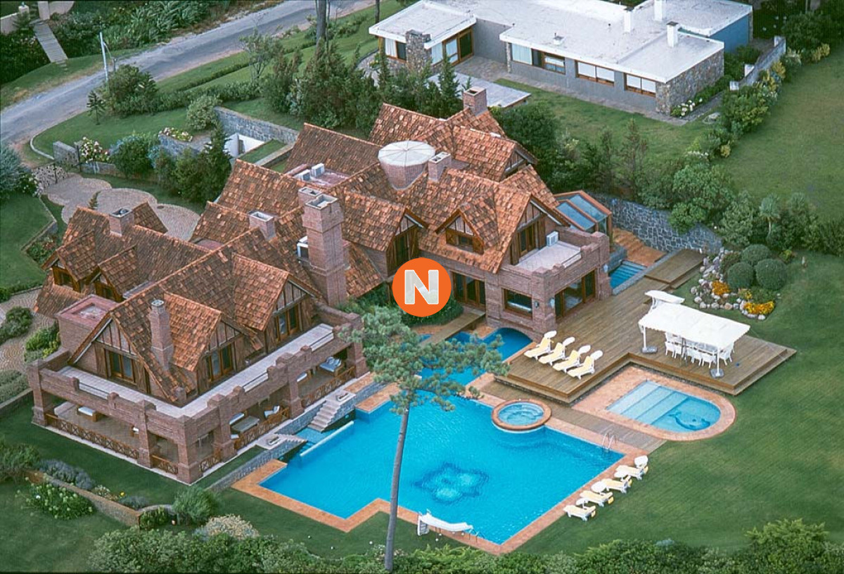mansion en venta en  punta del este, frente al mar , 7 dormitorios. - nlv205807c