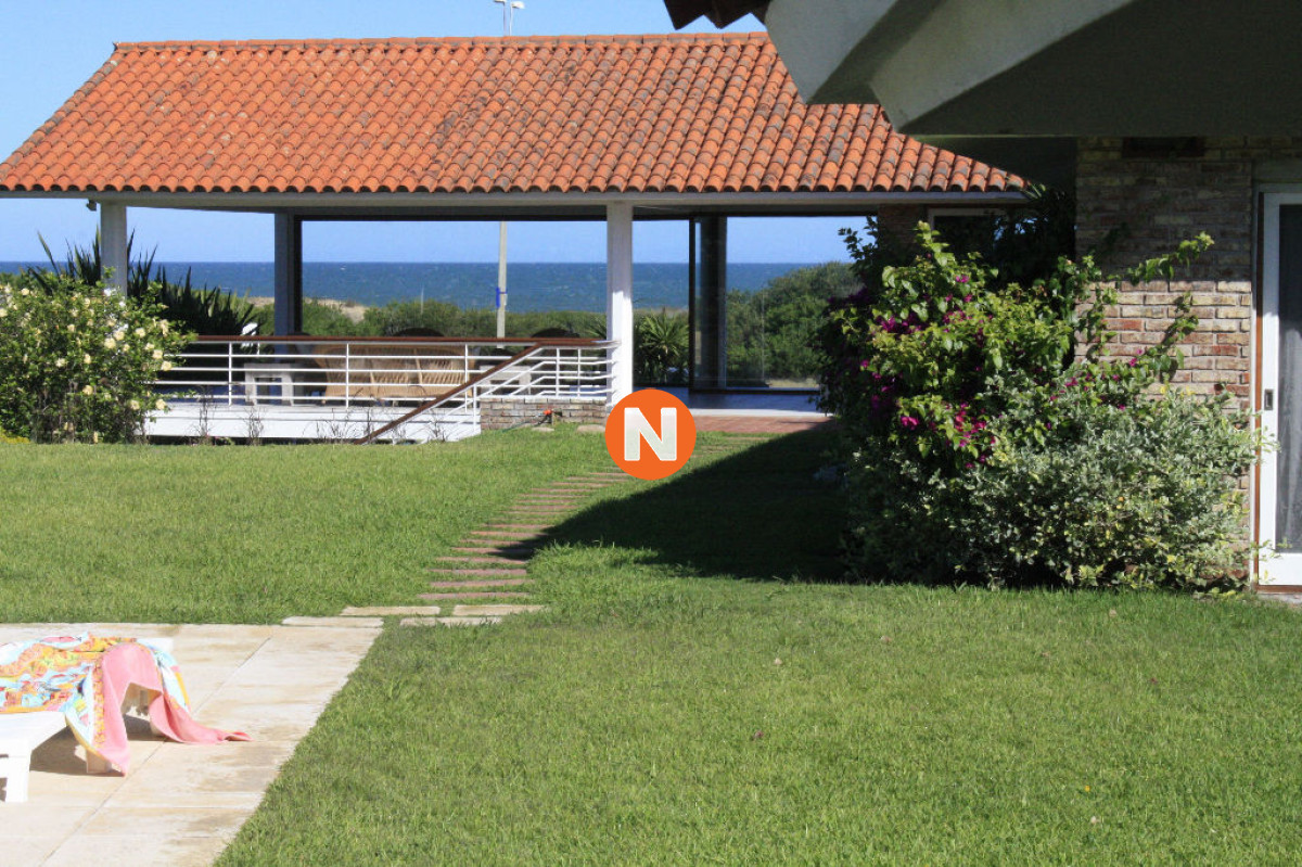 Casa Ref.205811 - VENTA DE CASA DE 5 DORMITORIOS EN PRIMERA LINEA EN BRAVA PUNTA DEL ESTE 