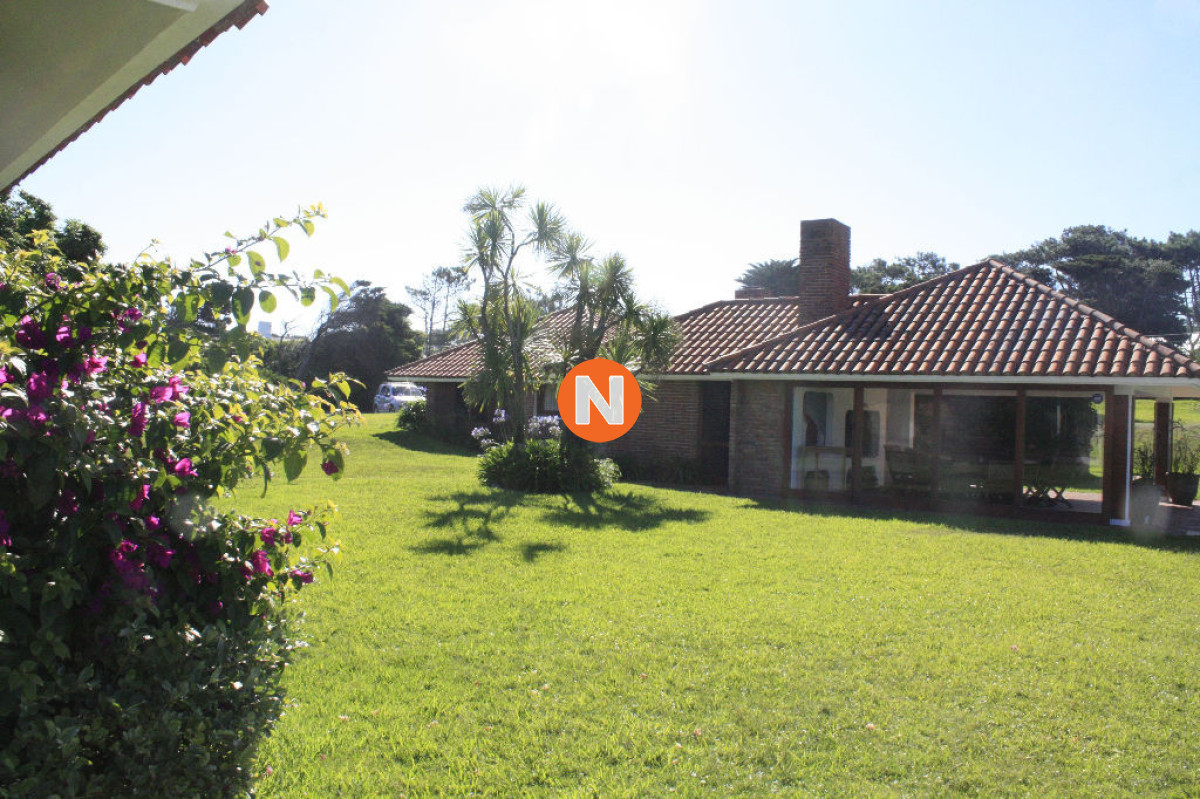Casa Ref.205811 - VENTA DE CASA DE 5 DORMITORIOS EN PRIMERA LINEA EN BRAVA PUNTA DEL ESTE 
