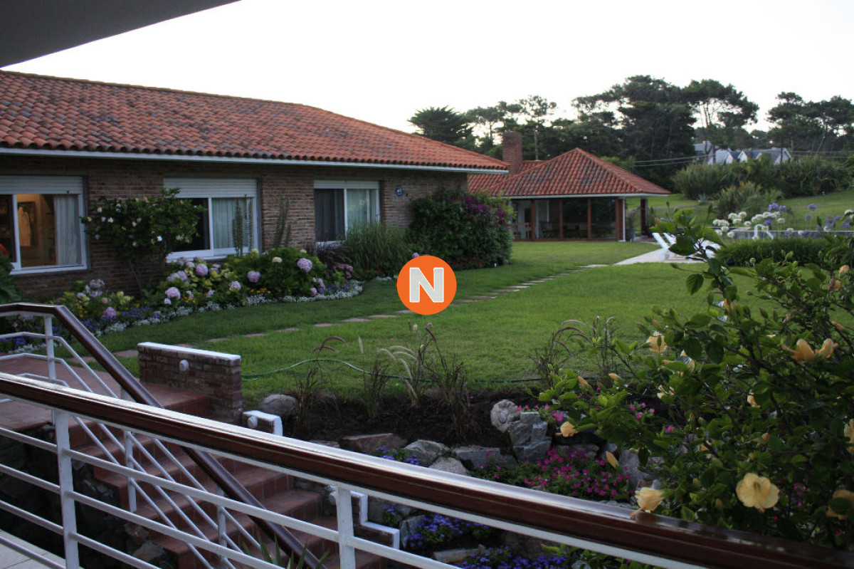 Casa Ref.205811 - VENTA DE CASA DE 5 DORMITORIOS EN PRIMERA LINEA EN BRAVA PUNTA DEL ESTE 