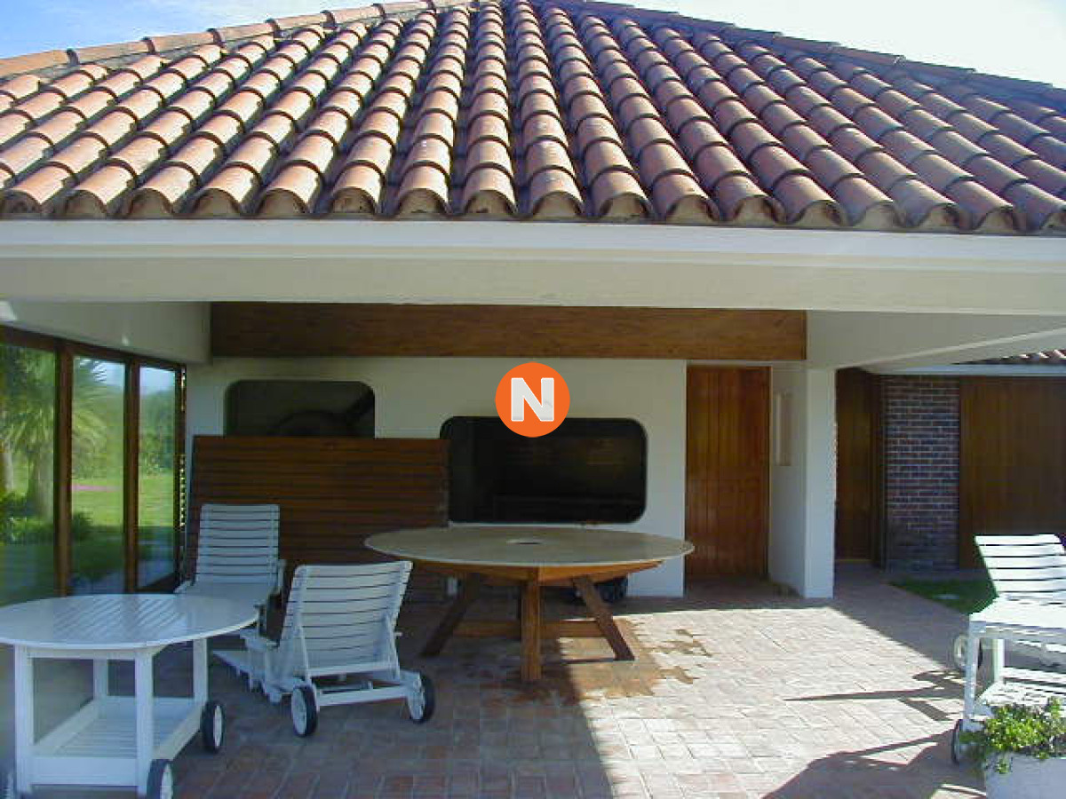 Casa Ref.205811 - VENTA DE CASA DE 5 DORMITORIOS EN PRIMERA LINEA EN BRAVA PUNTA DEL ESTE 