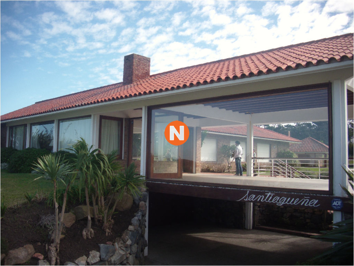 Casa Ref.205811 - VENTA DE CASA DE 5 DORMITORIOS EN PRIMERA LINEA EN BRAVA PUNTA DEL ESTE 