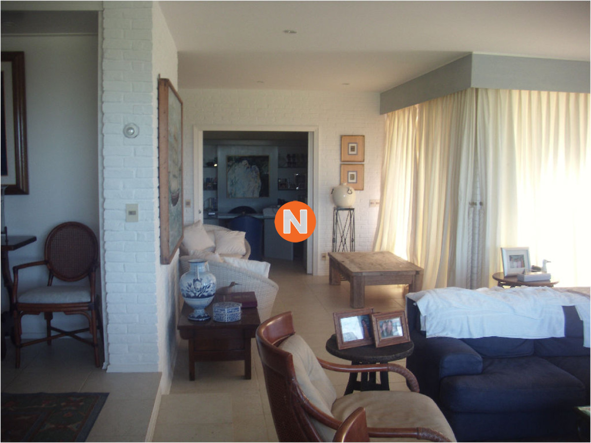 Casa Ref.205811 - VENTA DE CASA DE 5 DORMITORIOS EN PRIMERA LINEA EN BRAVA PUNTA DEL ESTE 