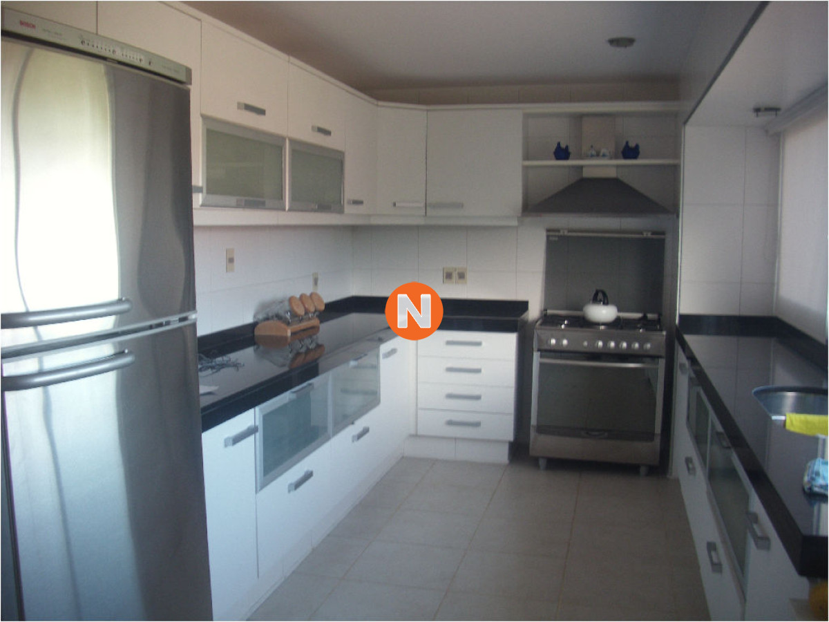 Casa Ref.205811 - VENTA DE CASA DE 5 DORMITORIOS EN PRIMERA LINEA EN BRAVA PUNTA DEL ESTE 