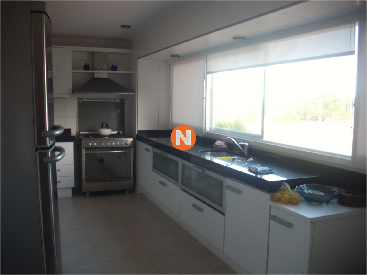 Casa Ref.205811 - VENTA DE CASA DE 5 DORMITORIOS EN PRIMERA LINEA EN BRAVA PUNTA DEL ESTE 