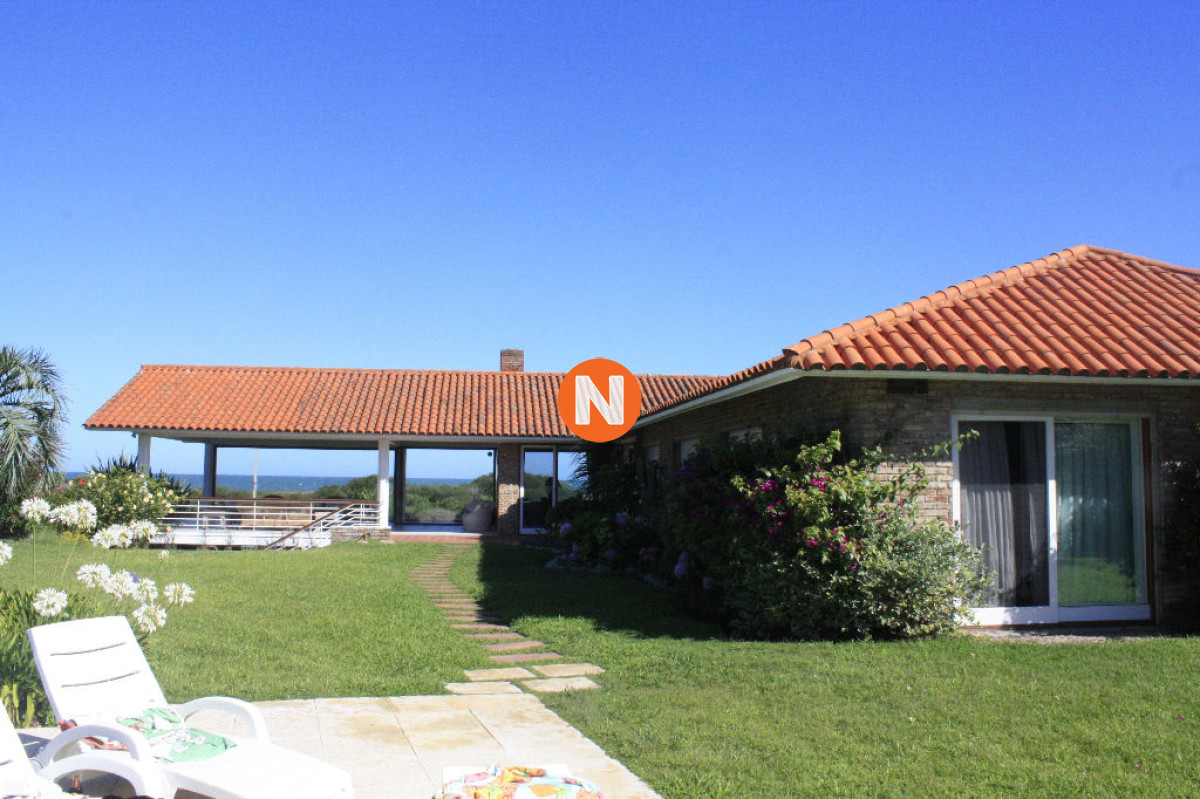 Casa Ref.205811 - VENTA DE CASA DE 5 DORMITORIOS EN PRIMERA LINEA EN BRAVA PUNTA DEL ESTE 