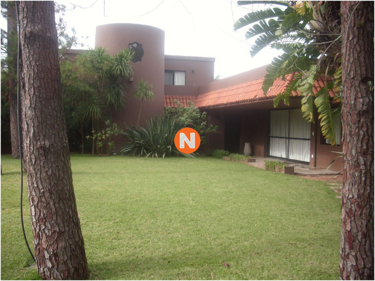 Casa Ref.205044 - Casa en Venta y Alquiler, San Rafael, Punta del Este, 5 Dormitorios.