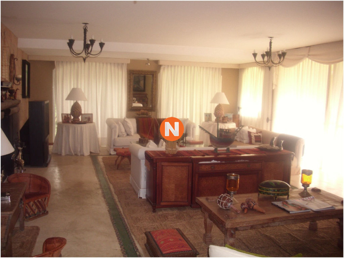 Casa Ref.205044 - Casa en Venta y Alquiler, San Rafael, Punta del Este, 5 Dormitorios.
