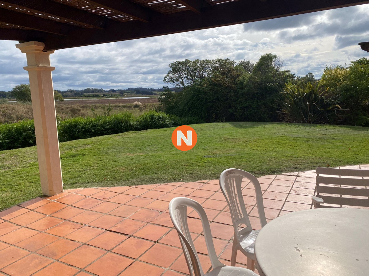 Casa Ref.205786 - Casa en Venta y Alquiler, Pinares, Punta del Este, 4 Dormitorios.