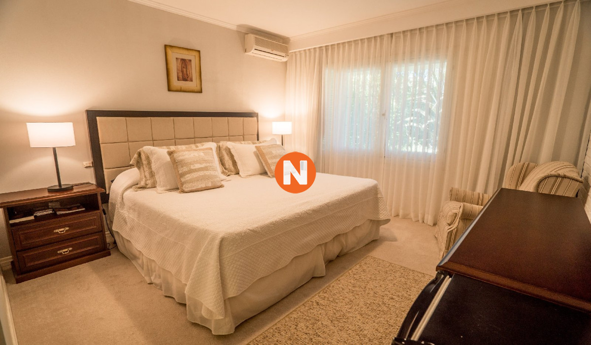 Casa Ref.209748 - Casa en Venta y Alquiler, Mansa, Punta del Este, 6 Dormitorios.