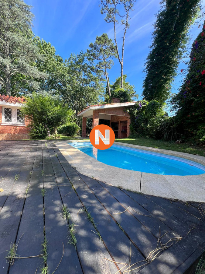 Casa Ref.221592 - Chalet en Venta - Estupendo para vivienda de todo el año