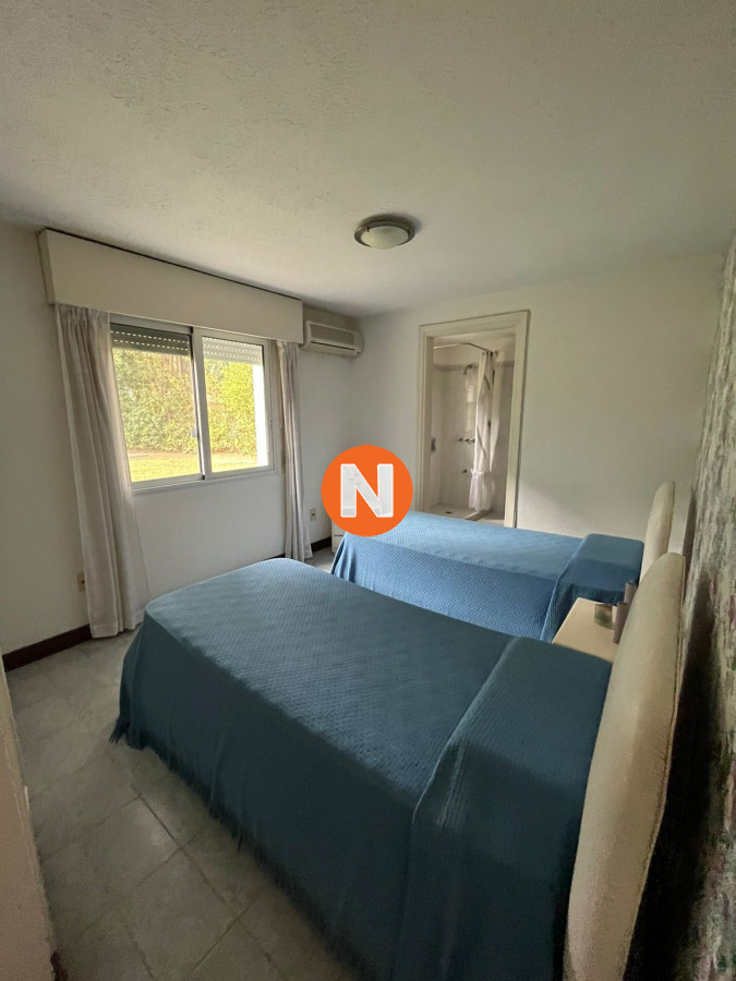 Casa Ref.209012 - Casa en Venta, Cantegril, Punta del Este, 4 Dormitorios.